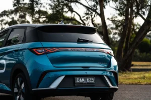 BYD Dolphin 2025 tampak belakang