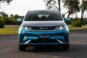 BYD Dolphin 2025 tampak depan.jpg